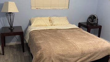 4 bedrooms, iron/ironing board, WiFi, bed sheets