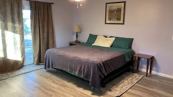 4 bedrooms, iron/ironing board, WiFi, bed sheets