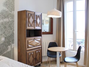 Iron/ironing board, WiFi, bed sheets - Charming studio in Montreuil, near Paris (Montreuil)