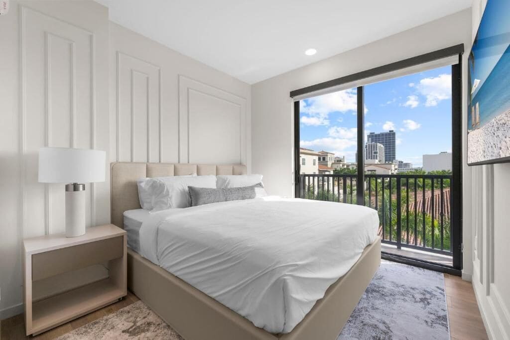 Leilighet – executive | Skrivebord for bærbar PC, lydisolert og strykejern/-brett