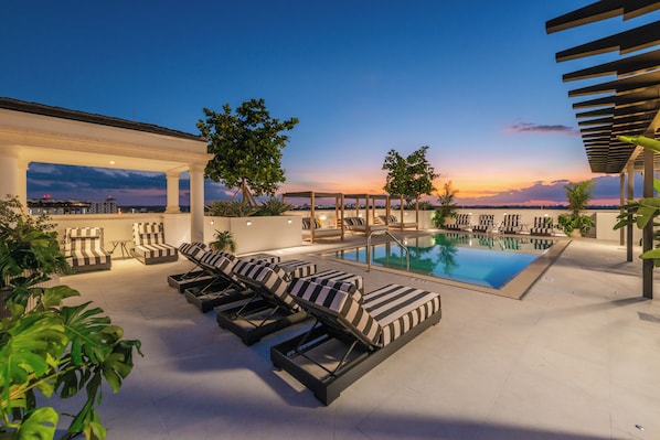 Outdoor pool, open 8:00 AM to 8:00 PM, free cabanas, sun loungers - The Avenue Hotel Coral Gables (Coral Gables)