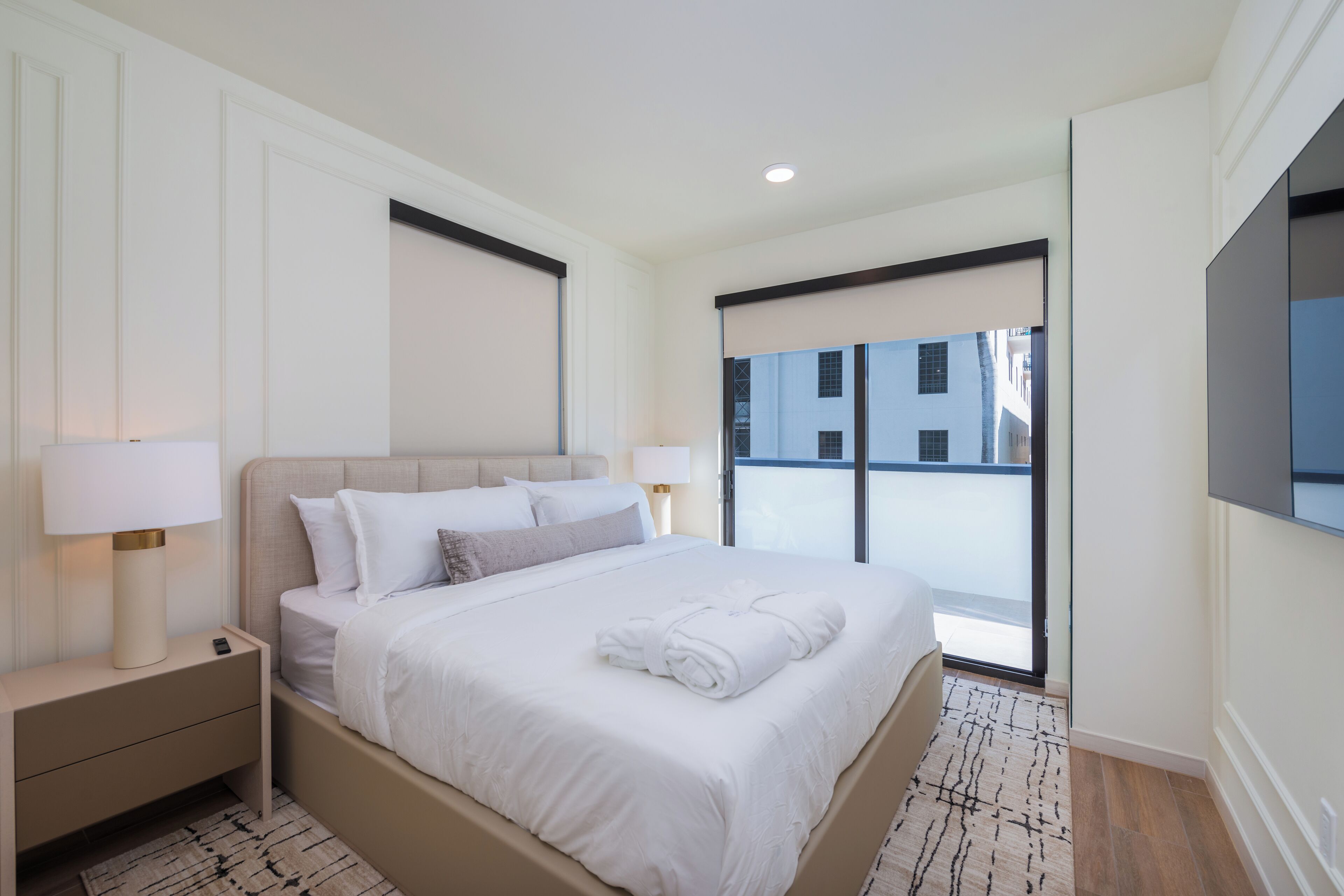 Family Apartment | Laptop workspace, soundproofing, iron/ironing board, free WiFi