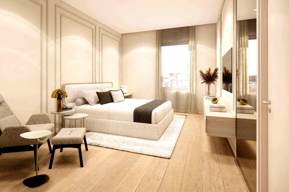 Luxury Apartment | Laptop workspace, soundproofing, iron/ironing board, free WiFi