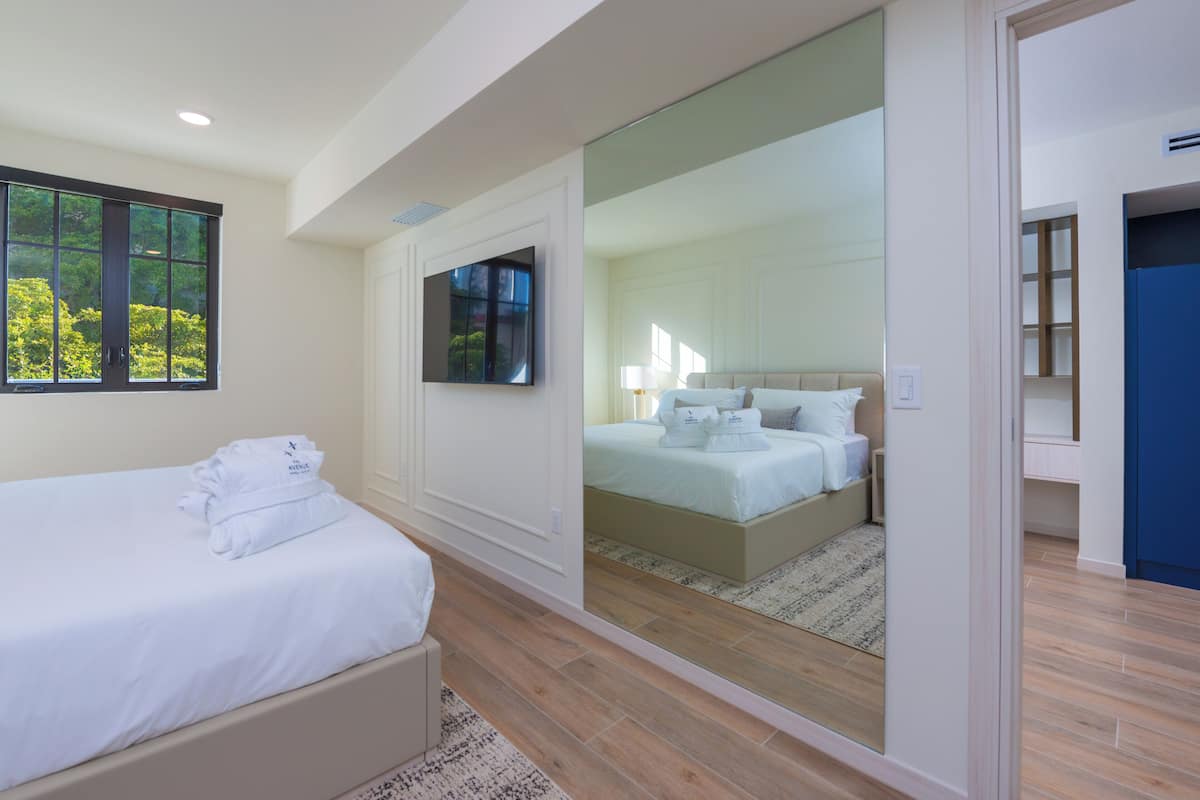 Luxury Apartment | Laptop workspace, soundproofing, iron/ironing board, free WiFi