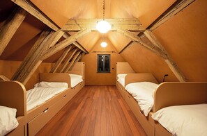 5 slaapkamers, een strijkplank/strijkijzer, wifi, beddengoed