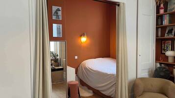 1 habitación, tabla de planchar con plancha, wifi y ropa de cama