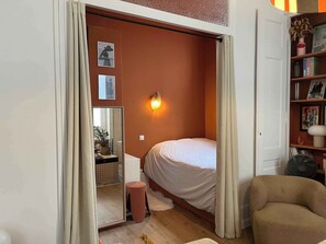 1 chambre, fer et planche à repasser, Wi-Fi, draps fournis