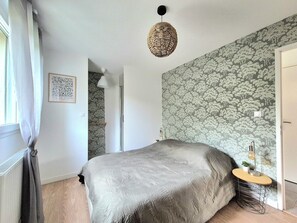 4 chambres, fer et planche à repasser, Wi-Fi, draps fournis