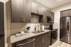 Mikroaaltouuni, uuni, liesi, astianpesukone