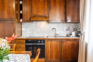 Kühlschrank, Ofen, Herdplatte, Geschirrspüler