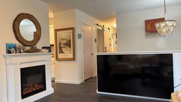 TV, fireplace