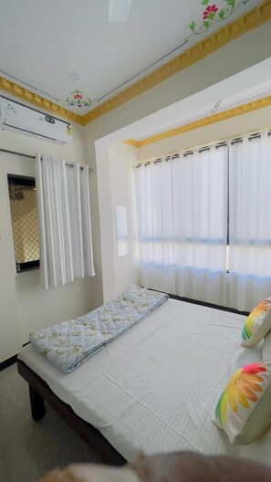 Habitación Deluxe con 1 cama matrimonial o 2 individuales, vista a la ciudad | Escritorio, insonorización y wifi gratis