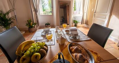 Ô Fil de l’Isle Guest Room with Shared Garden and Wi-Fi