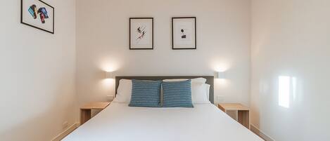 WiFi (free), bed sheets