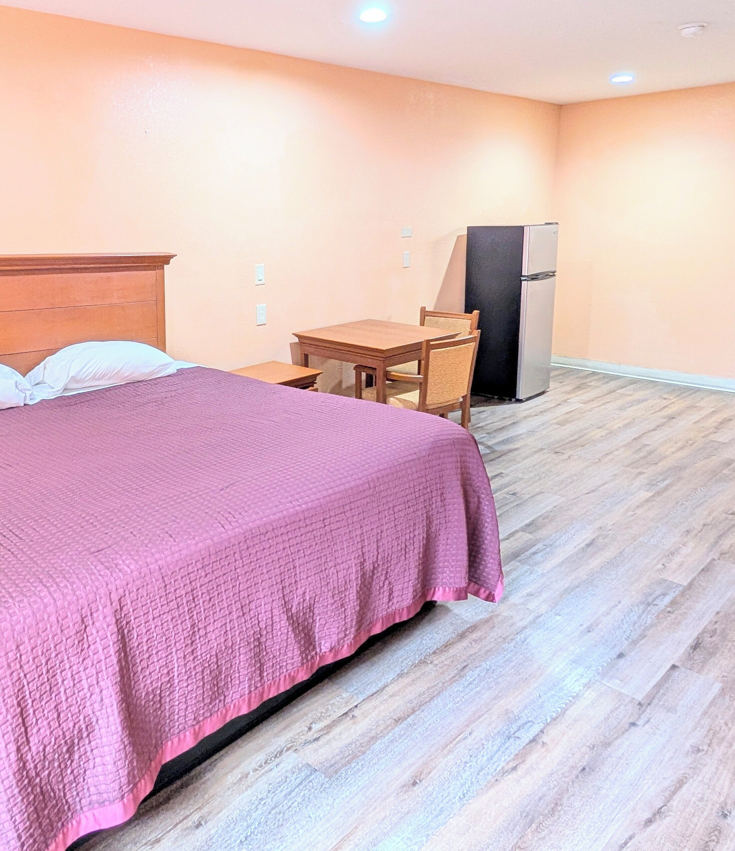 Quarto luxo, 1 cama King, cozinha americana | Escrivaninha, Wi-Fi de cortesia