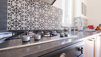 Kühlschrank, Ofen, Herdplatte, Geschirrspüler