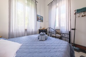 3 bedrooms, desk, iron/ironing board, WiFi