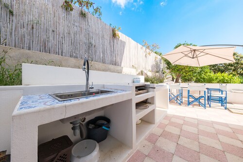 Villa 'La Casa Bianca' con Terraza Privada, Wi-Fi y Aire Acondicionado