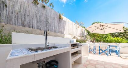 Villa 'La Casa Bianca' con Terraza Privada, Wi-Fi y Aire Acondicionado