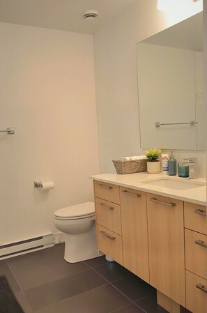 Hårføner, håndklær, såpe og sjampo