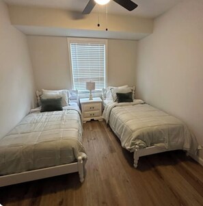 3 slaapkamers, een strijkplank/strijkijzer, gratis wifi, beddengoed