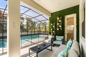 Lämmitetty uima-allas