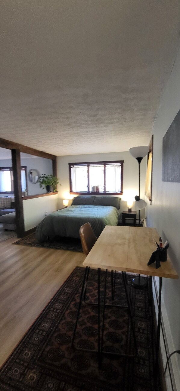 1 bedroom, desk, free WiFi, bed sheets