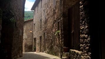 المنطقة المحيطة بالمنشأة