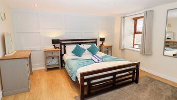 Cottage | 5 bedrooms, individually decorated, individually furnished, free WiFi