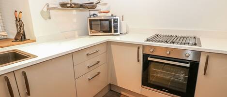 Dishwasher, cookware/dishes/utensils