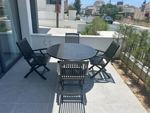 Outdoor dining - Villa - Sleeps 6 - Near Local Attractions (Limassol)
