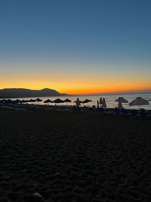 Beach - Villa - Sleeps 6 - Near Local Attractions (Limassol)
