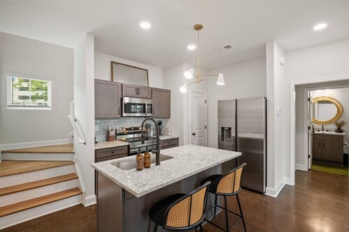 B-Contemporary Columbia Duplex| Near USC & Main St