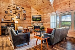 TV, peis, fotballspill og bøker