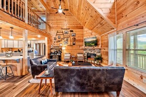 TV, peis, fotballspill og bøker