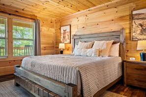 3 habitaciones, escritorio y tabla de planchar con plancha 