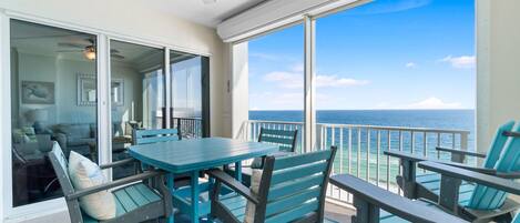 تناول الطعام بالخارج