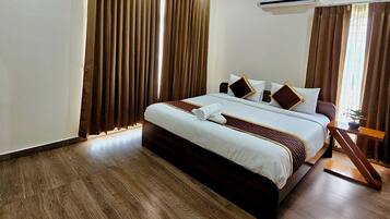 Desk, laptop workspace, free WiFi