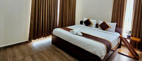 Apartamento superior, vista para a montanha | Escrivaninha, espaço de trabalho para notebook, Wi-Fi de cortesia