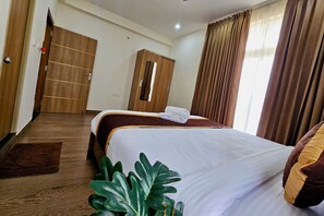 Superior-Apartment, Bergblick | Schreibtisch, laptopgeeigneter Arbeitsplatz, kostenloses WLAN