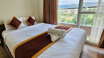 Apartament superior, vistes a la muntanya | Escriptori, espai de treball apte per a portàtils i wifi gratuïta