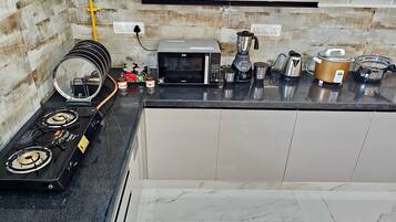 Fridge, microwave, stovetop, cookware/dishes/utensils