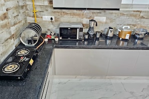 Fridge, microwave, stovetop, cookware/dishes/utensils