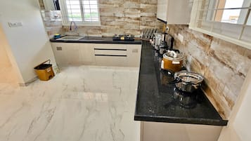 Fridge, microwave, stovetop, cookware/dishes/utensils