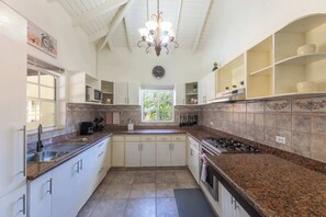 Mikrobølgeovn og kaffetrakter/tekoker