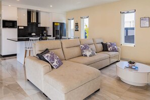 Televisión y oficina 