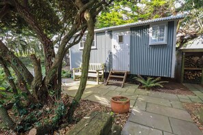 Terrace/patio - Hilbre Shepherd Hut (Padstow)