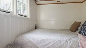 1 bedroom, individually decorated, individually furnished