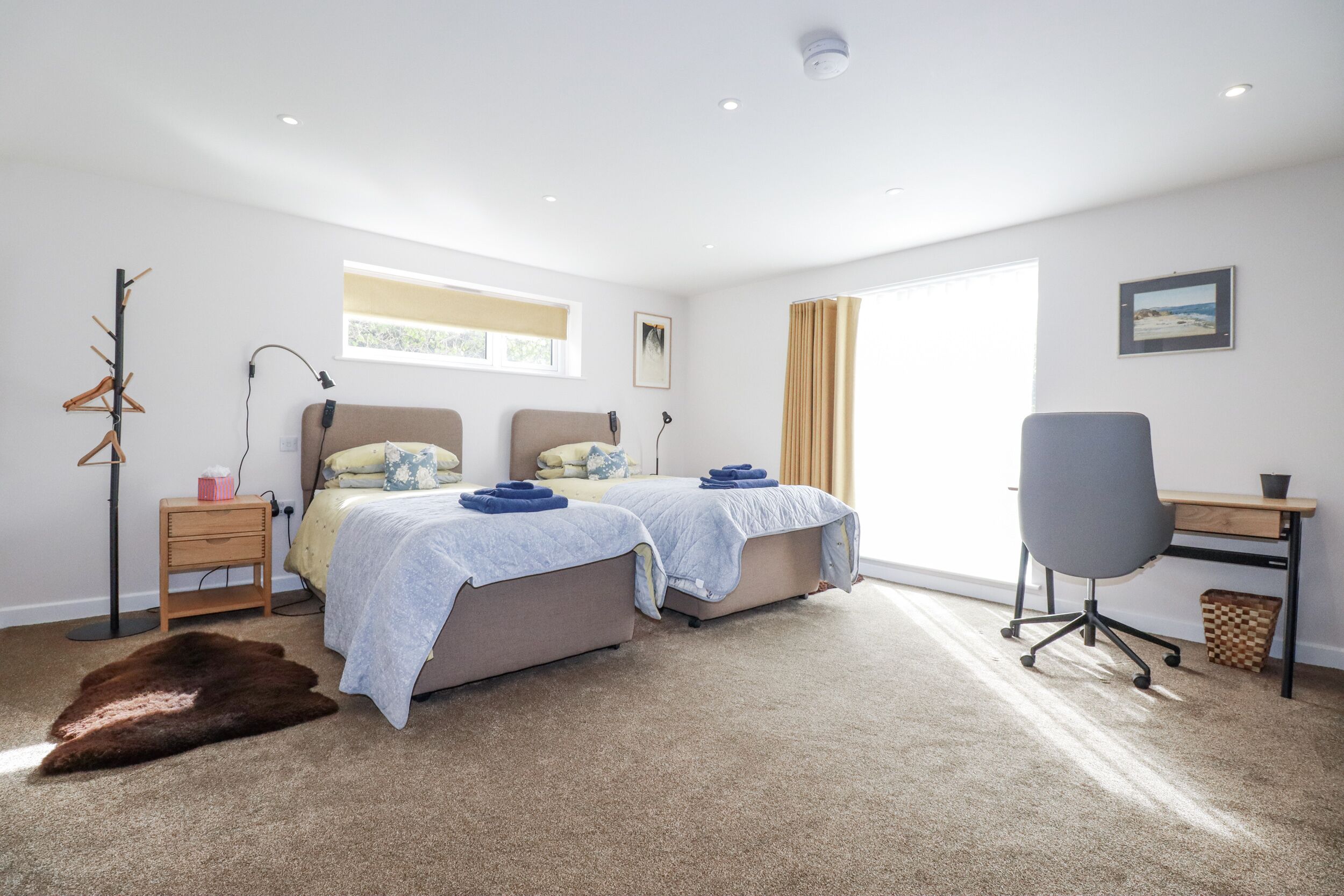 2 عدّة غرف نوم وبديكورات فريدة لكل غرفة وطراز فريد لكل وحدة