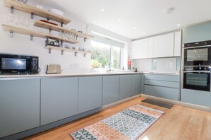 เครื่องล้างจาน, เครื่องครัว/จาน/ช้อนส้อม